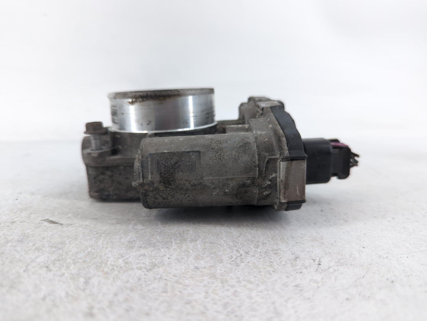 2010-2011 Chevrolet Equinox Throttle Body P/N:668AA9749C Fits Fits 2007 2008 2009 2010 2011 2012 OEM Used Auto Parts - Oemus