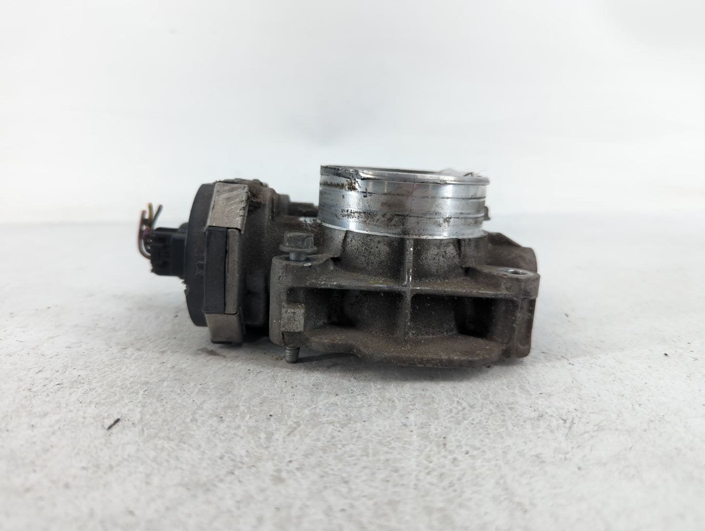 2010-2011 Chevrolet Equinox Throttle Body P/N:668AA5247 C Fits Fits 2007 2008 2009 2010 2011 2012 OEM Used Auto Parts - Oemu
