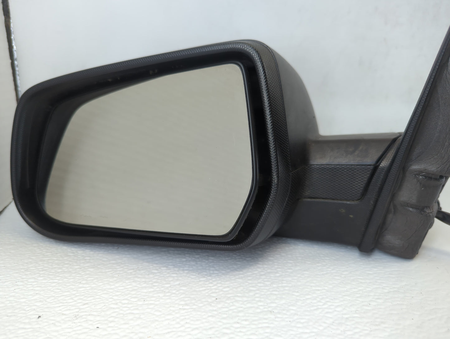 2010-2011 Chevrolet Equinox Driver Side View Mirror - Left Door Mirror OEM Used - Oemusedautoparts1.com