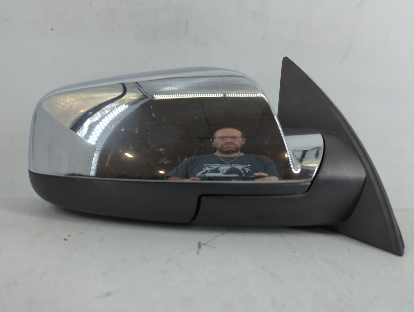 2010-2011 Chevrolet Equinox Passenger Side View Mirror - Right Door Mirror OEM Used - Oemusedautoparts1.com