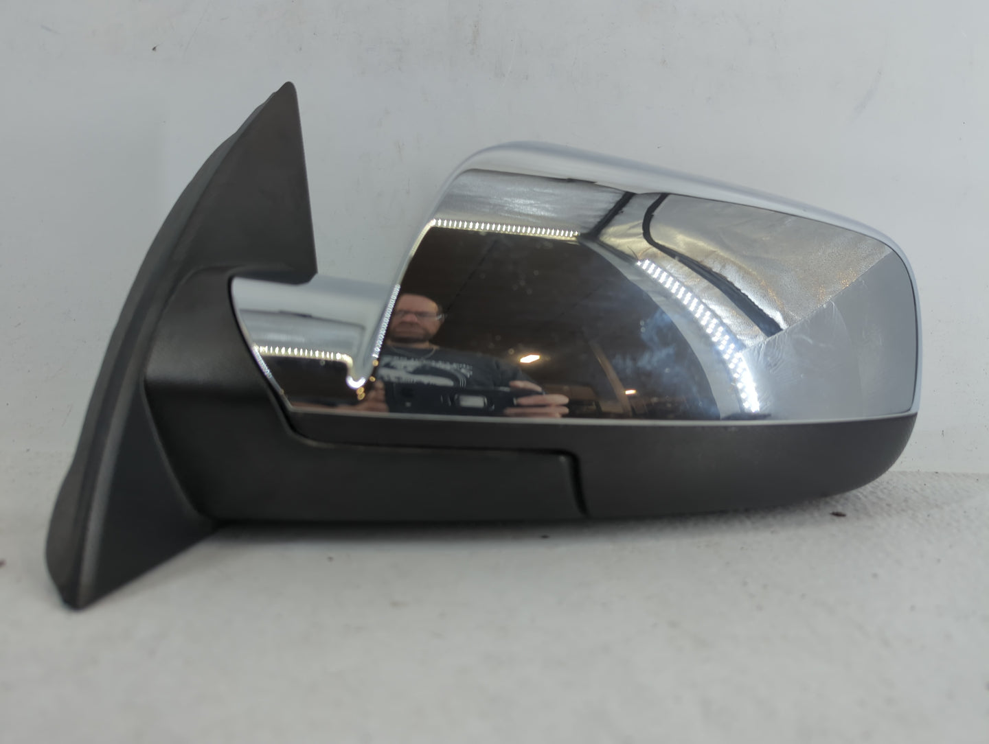 2010-2011 Chevrolet Equinox Driver Side View Mirror - Left Door Mirror OEM Used - Oemusedautoparts1.com
