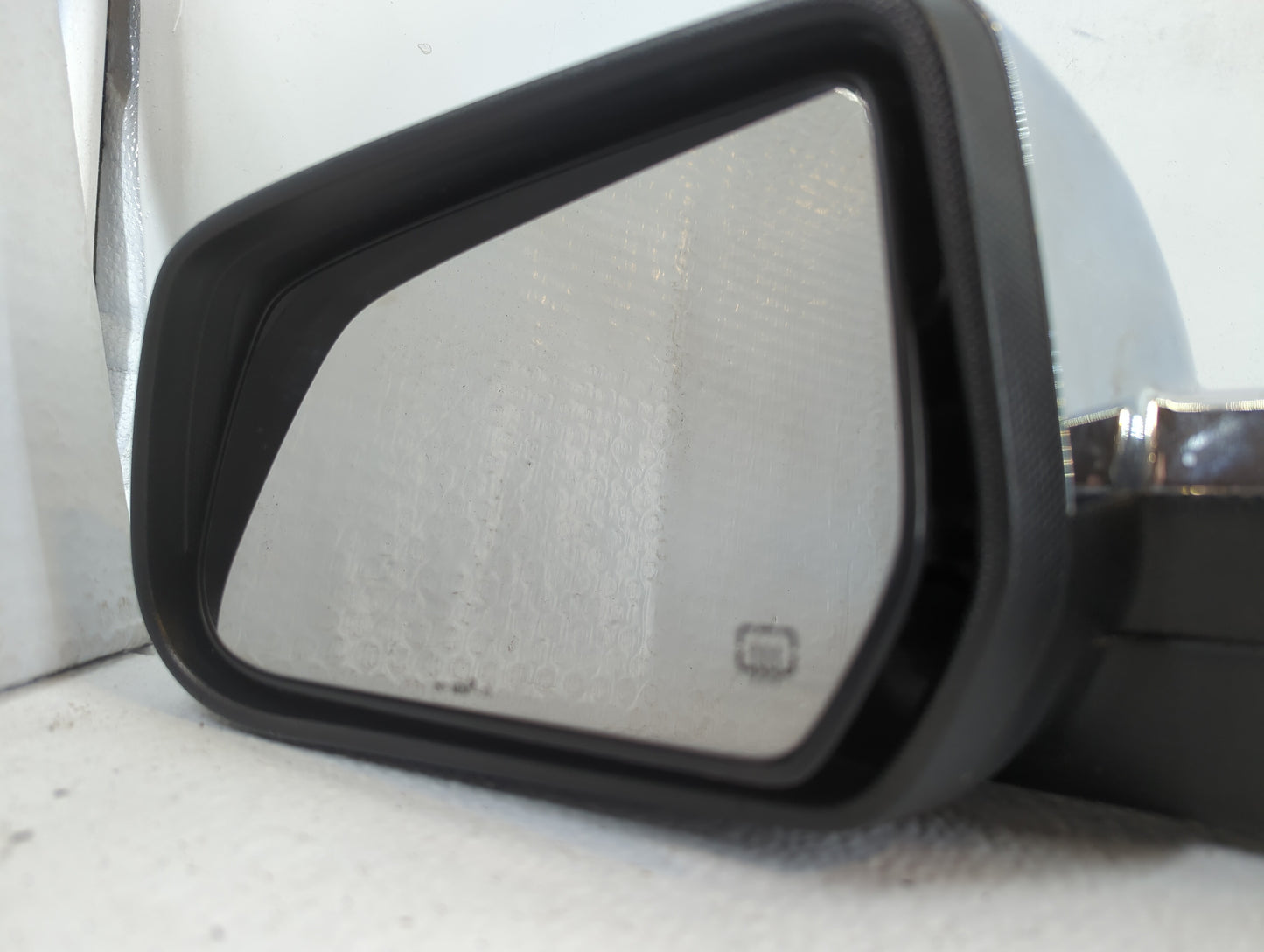 2010-2011 Chevrolet Equinox Driver Side View Mirror - Left Door Mirror OEM Used - Oemusedautoparts1.com