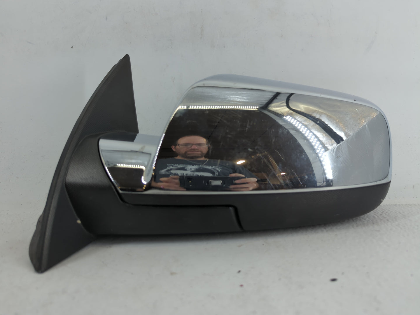 2010-2011 Chevrolet Equinox Driver Side View Mirror - Left Door Mirror OEM Used - Oemusedautoparts1.com