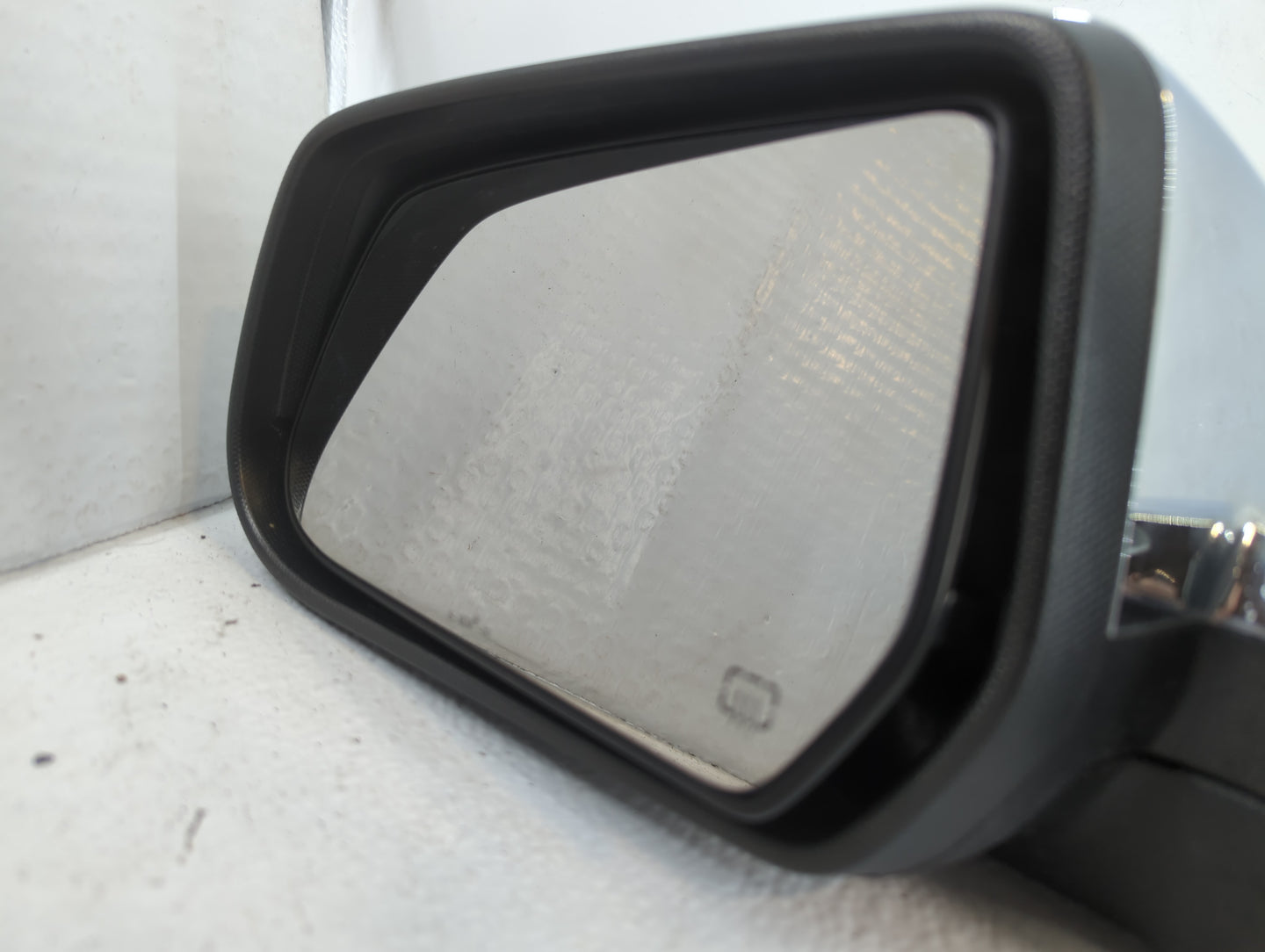2010-2011 Chevrolet Equinox Driver Side View Mirror - Left Door Mirror OEM Used - Oemusedautoparts1.com