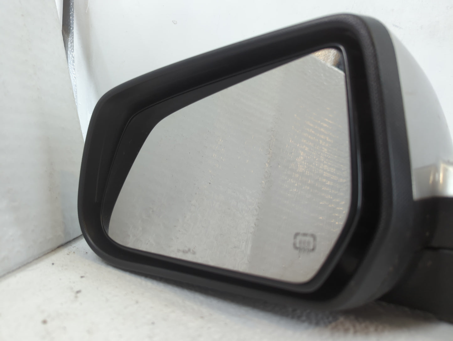 2010-2011 Chevrolet Equinox Driver Side View Mirror - Left Door Mirror OEM Used - Oemusedautoparts1.com