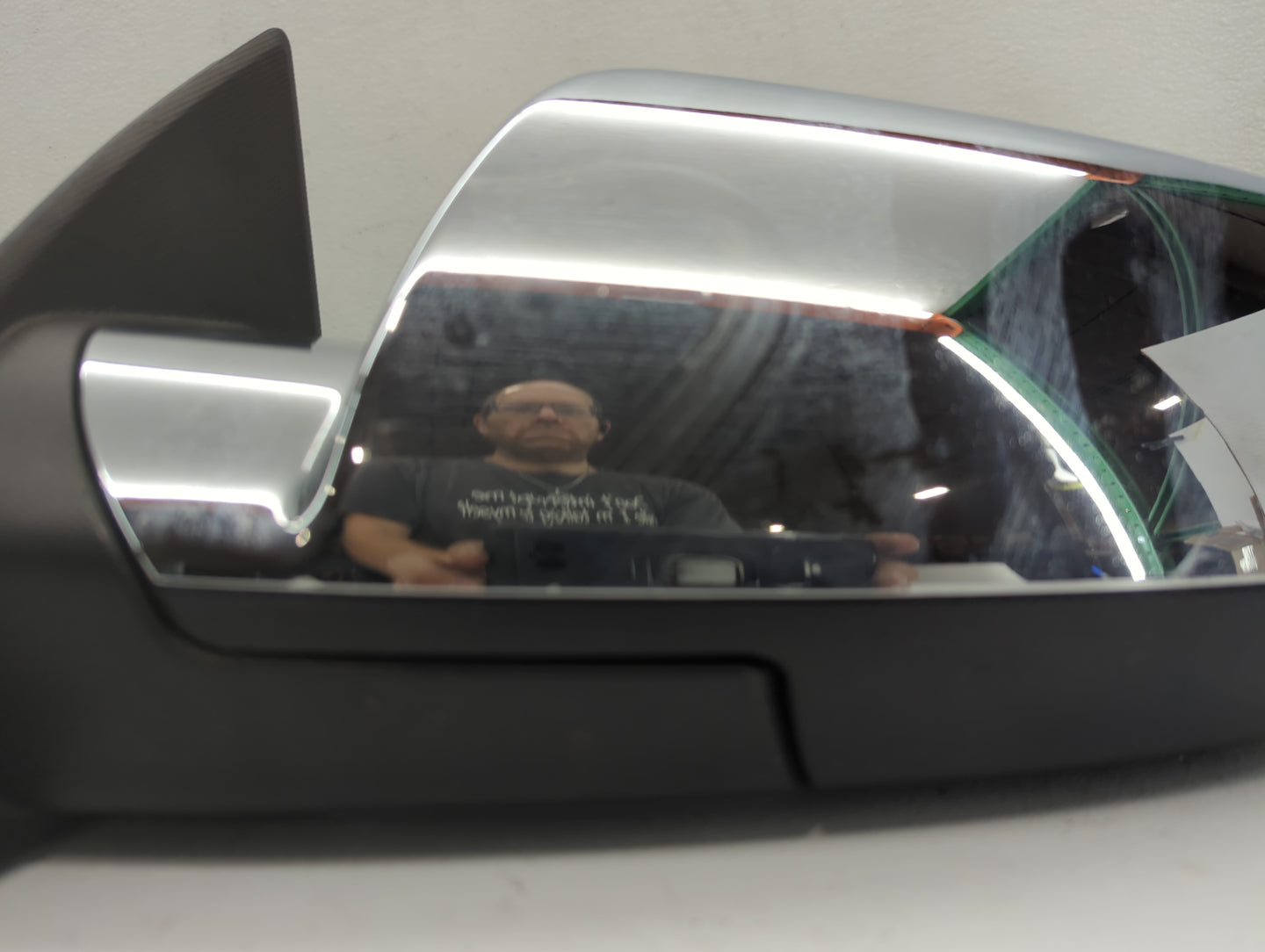 2010-2011 Chevrolet Equinox Driver Side View Mirror - Left Door Mirror OEM Used - Oemusedautoparts1.com
