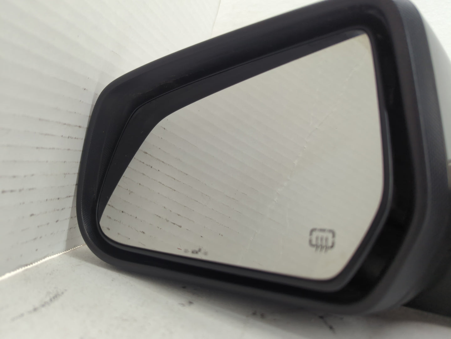 2010-2011 Chevrolet Equinox Driver Side View Mirror - Left Door Mirror OEM Used - Oemusedautoparts1.com