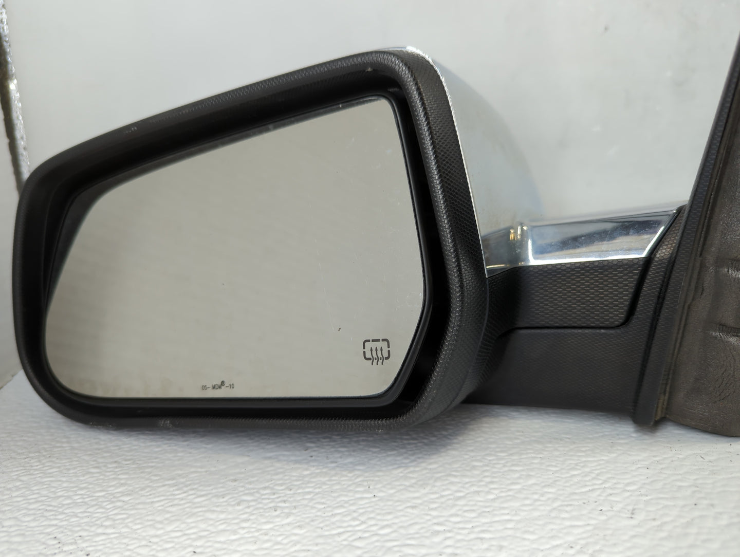 2010-2011 Chevrolet Equinox Driver Side View Mirror - Left Door Mirror OEM Used - Oemusedautoparts1.com