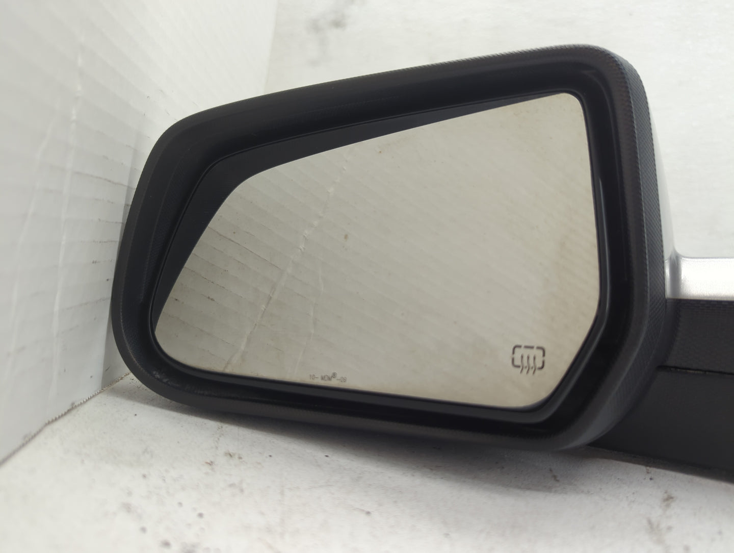 2010-2011 Chevrolet Equinox Driver Side View Mirror - Left Door Mirror OEM Used - Oemusedautoparts1.com