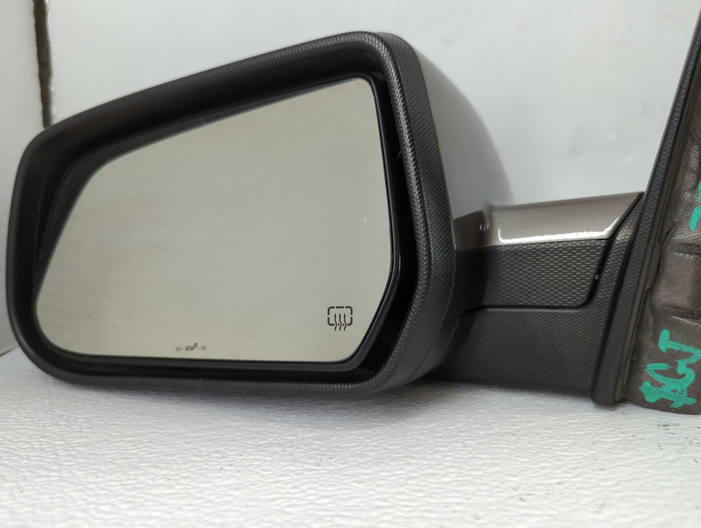 2010-2011 Chevrolet Equinox Driver Side View Mirror - Left Door Mirror OEM Used - Oemusedautoparts1.com