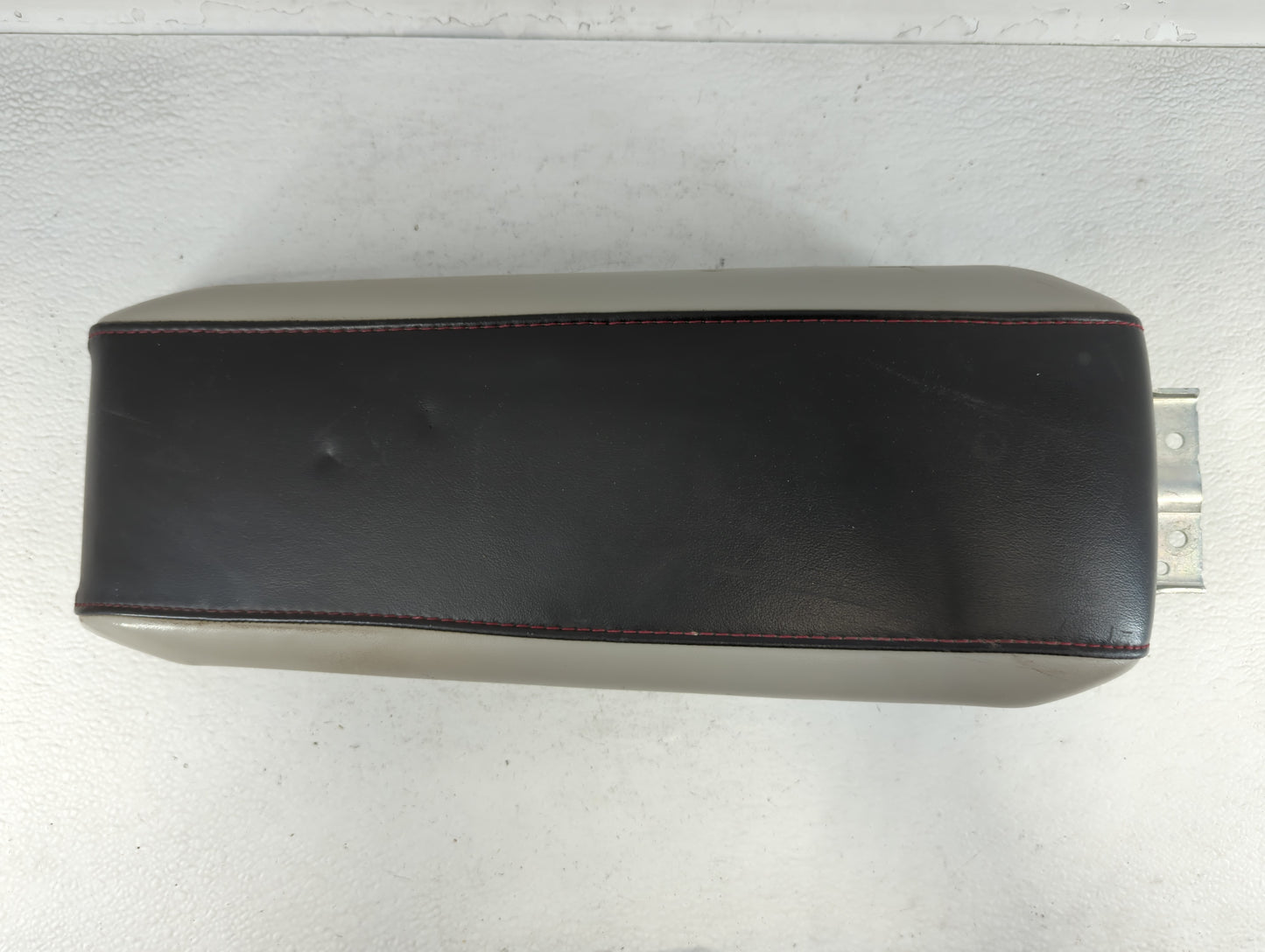 2010 Chevrolet Equinox Center Console Armrest Cover Lid Black - Oemusedautoparts1.com