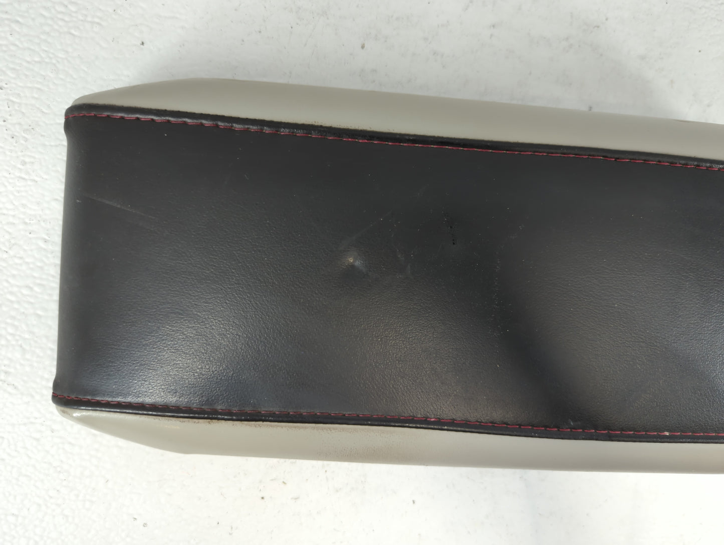2010 Chevrolet Equinox Center Console Armrest Cover Lid Black - Oemusedautoparts1.com
