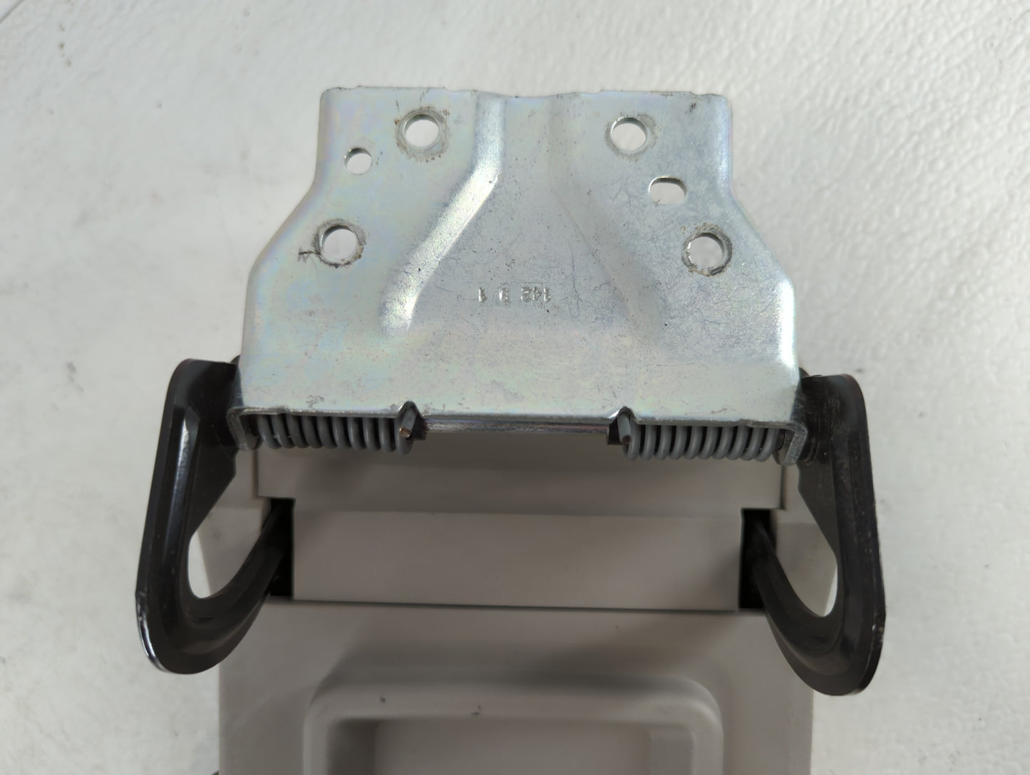 2010 Chevrolet Equinox Center Console Armrest Cover Lid Black - Oemusedautoparts1.com