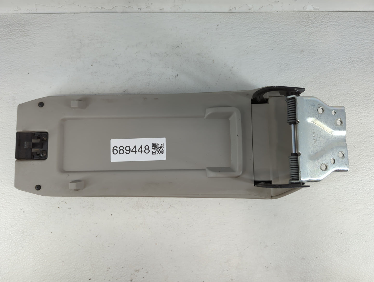 2010 Chevrolet Equinox Center Console Armrest Cover Lid Black - Oemusedautoparts1.com