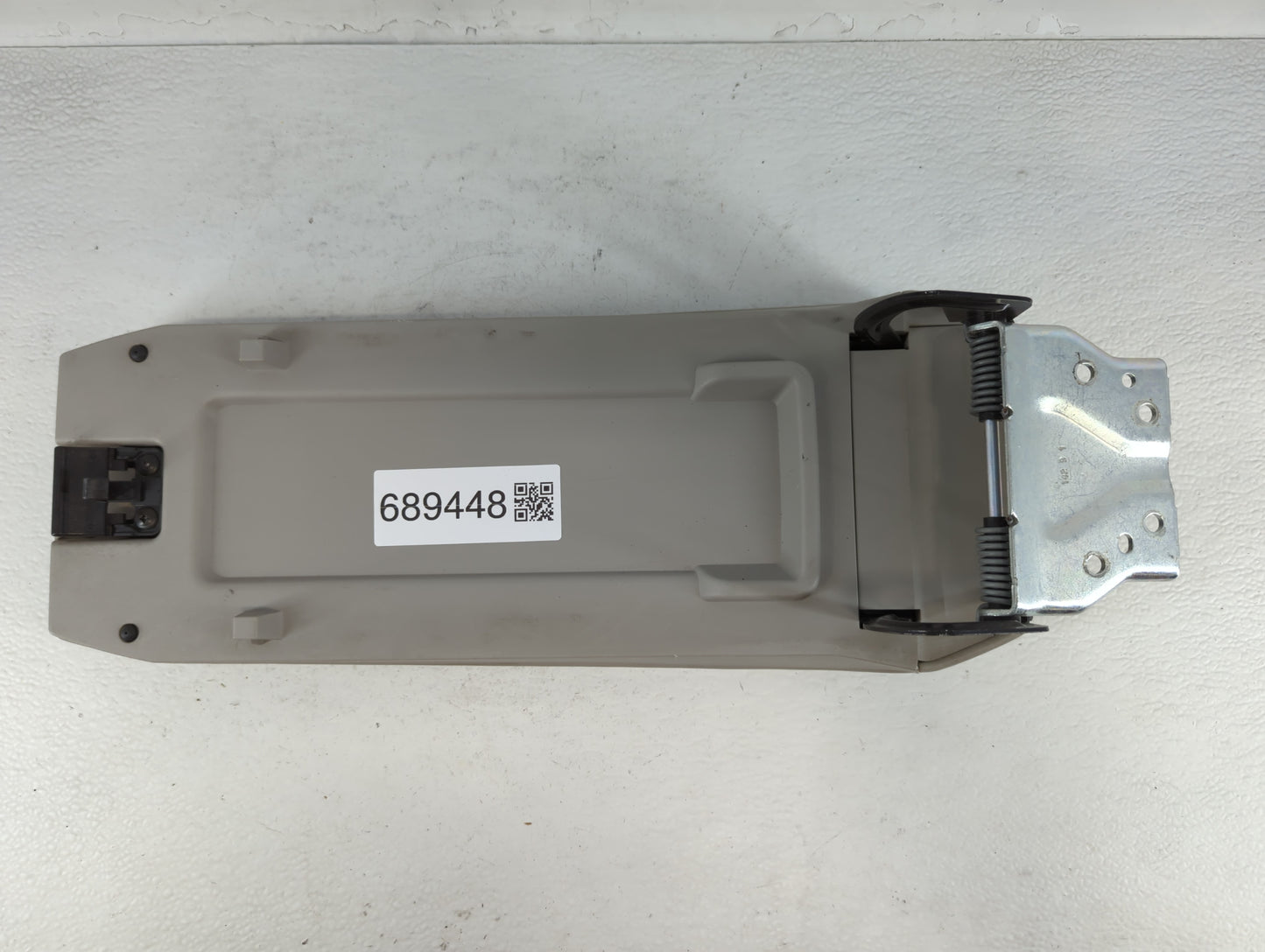 2010 Chevrolet Equinox Center Console Armrest Cover Lid Black - Oemusedautoparts1.com