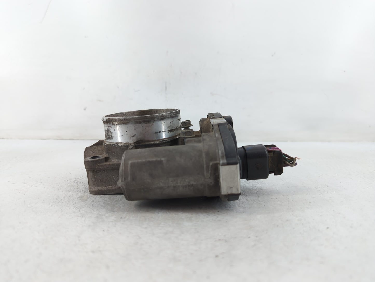 2010-2011 Chevrolet Equinox Throttle Body P/N:AGB-AJ-B1-007R1 Fits Fits 2007 2008 2009 2010 2011 2012 OEM Used Auto Parts - 
