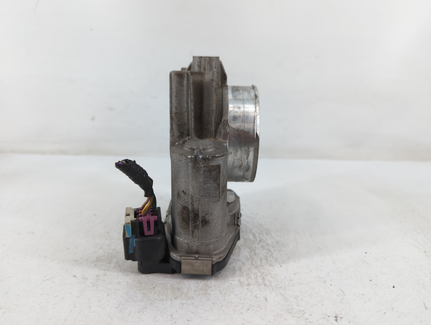 2010-2011 Chevrolet Equinox Throttle Body P/N:0520AA994AA Fits Fits 2007 2008 2009 2010 2011 2012 OEM Used Auto Parts - Oemu