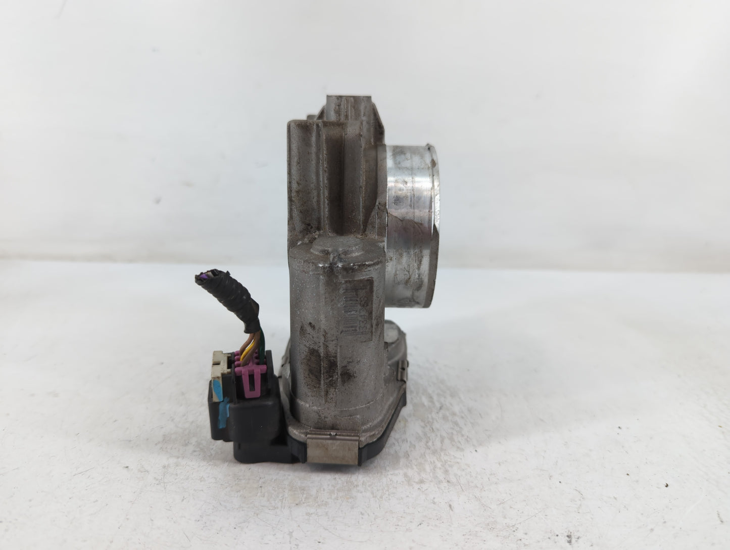2010-2011 Chevrolet Equinox Throttle Body P/N:0520AA994AA Fits Fits 2007 2008 2009 2010 2011 2012 OEM Used Auto Parts - Oemu