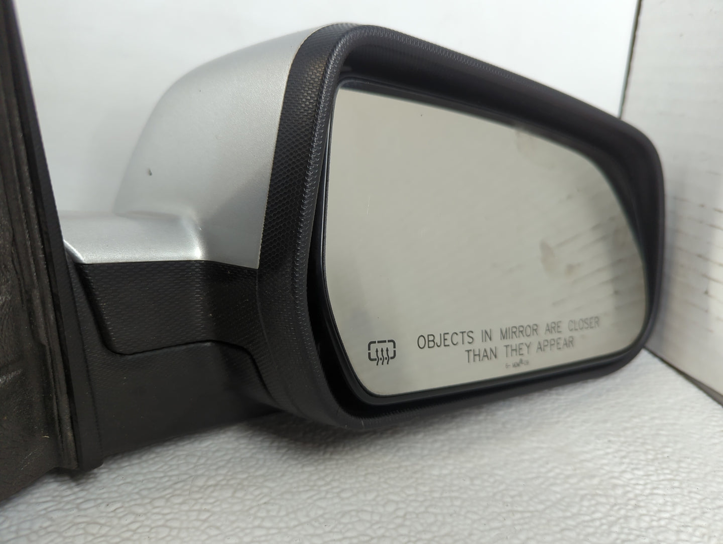 2010-2011 Chevrolet Equinox Passenger Side View Mirror - Right Door Mirror OEM Used - Oemusedautoparts1.com
