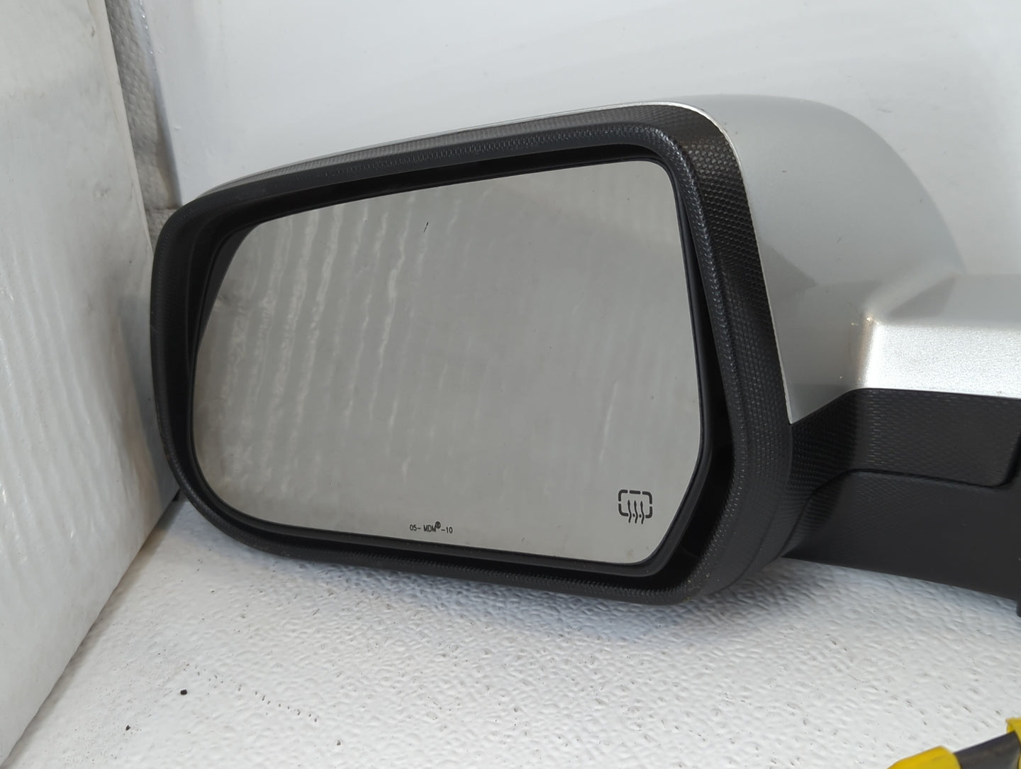 2010-2011 Chevrolet Equinox Driver Side View Mirror - Left Door Mirror OEM Used - Oemusedautoparts1.com