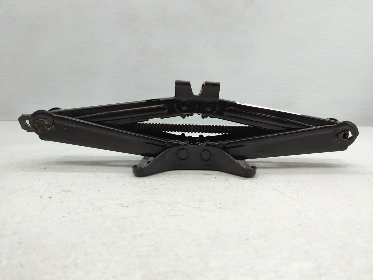 2010 Chevrolet Equinox Spare Scissor Car Jack - Oemusedautoparts1.com
