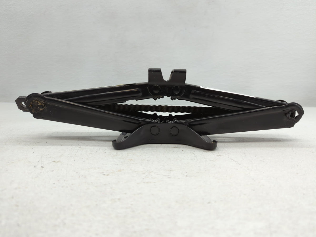 2010 Chevrolet Equinox Spare Scissor Car Jack 735313 - Oemusedautoparts1.com