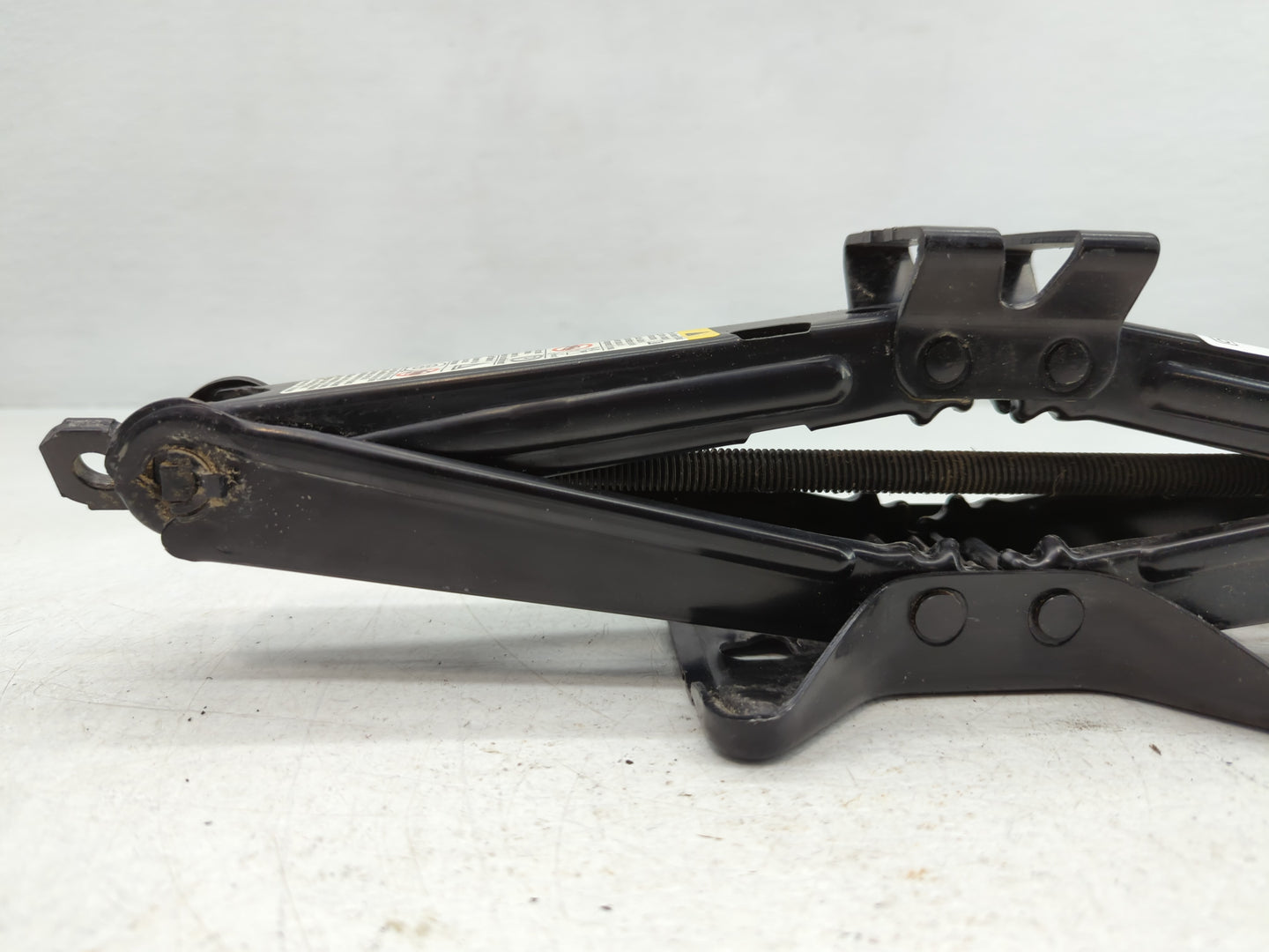 2010 Chevrolet Equinox Spare Scissor Car Jack - Oemusedautoparts1.com