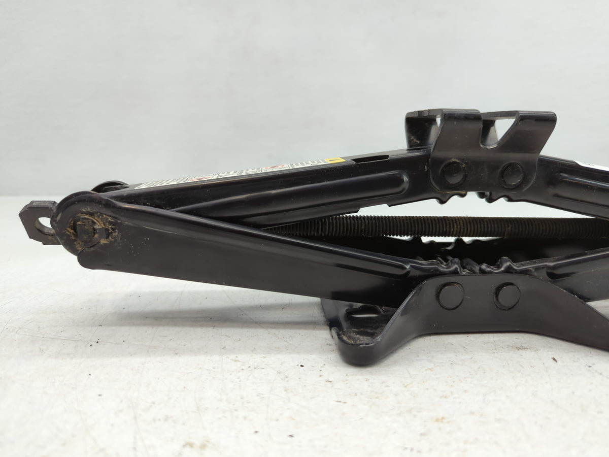 2010 Chevrolet Equinox Spare Scissor Car Jack 735313 - Oemusedautoparts1.com