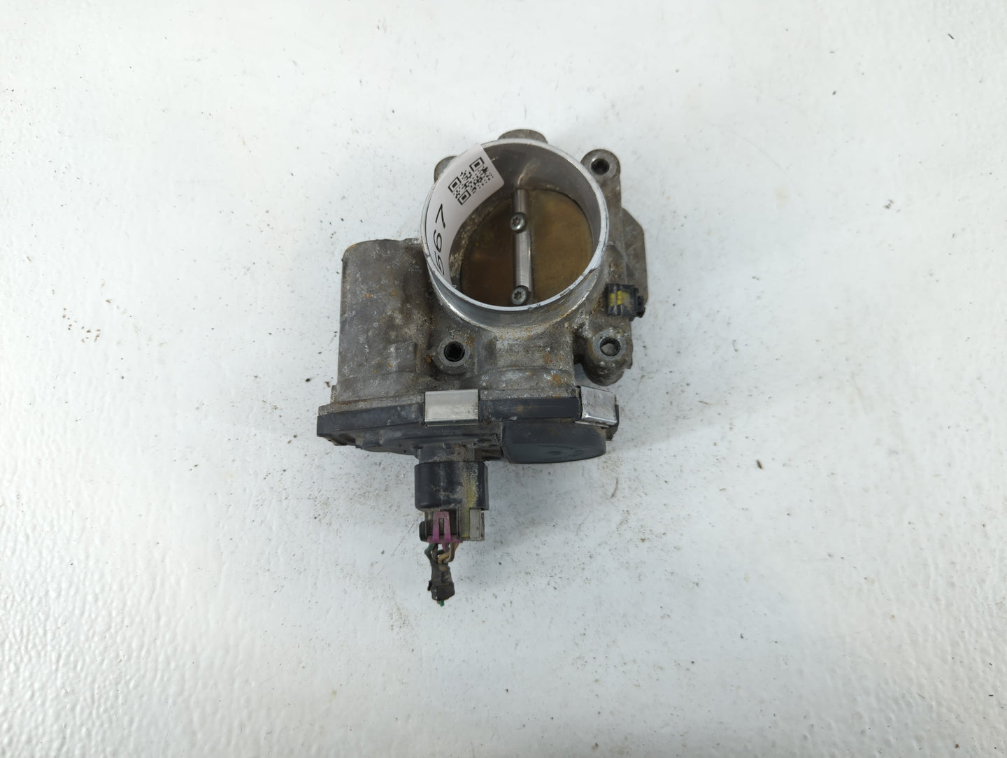 2010-2011 Chevrolet Equinox Throttle Body P/N:AA668AA7576C Fits Fits 2007 2008 2009 2010 2011 2012 OEM Used Auto Parts - Oem