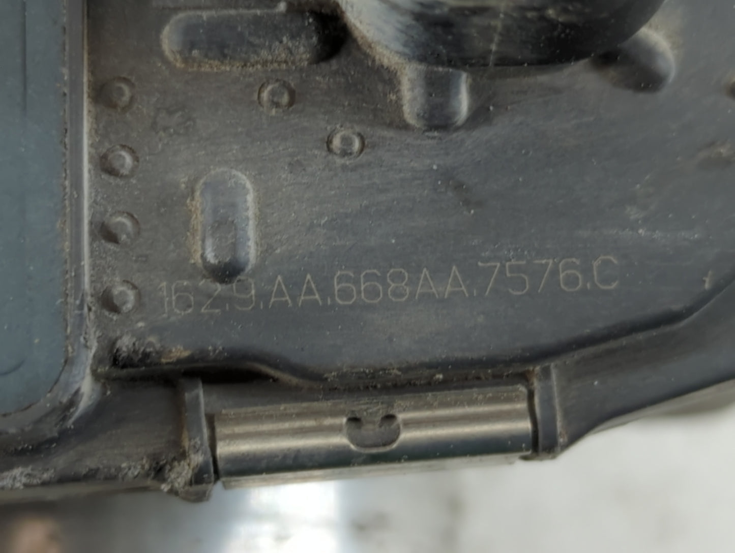 2010-2011 Chevrolet Equinox Throttle Body P/N:AA668AA7576C Fits Fits 2007 2008 2009 2010 2011 2012 OEM Used Auto Parts - Oem