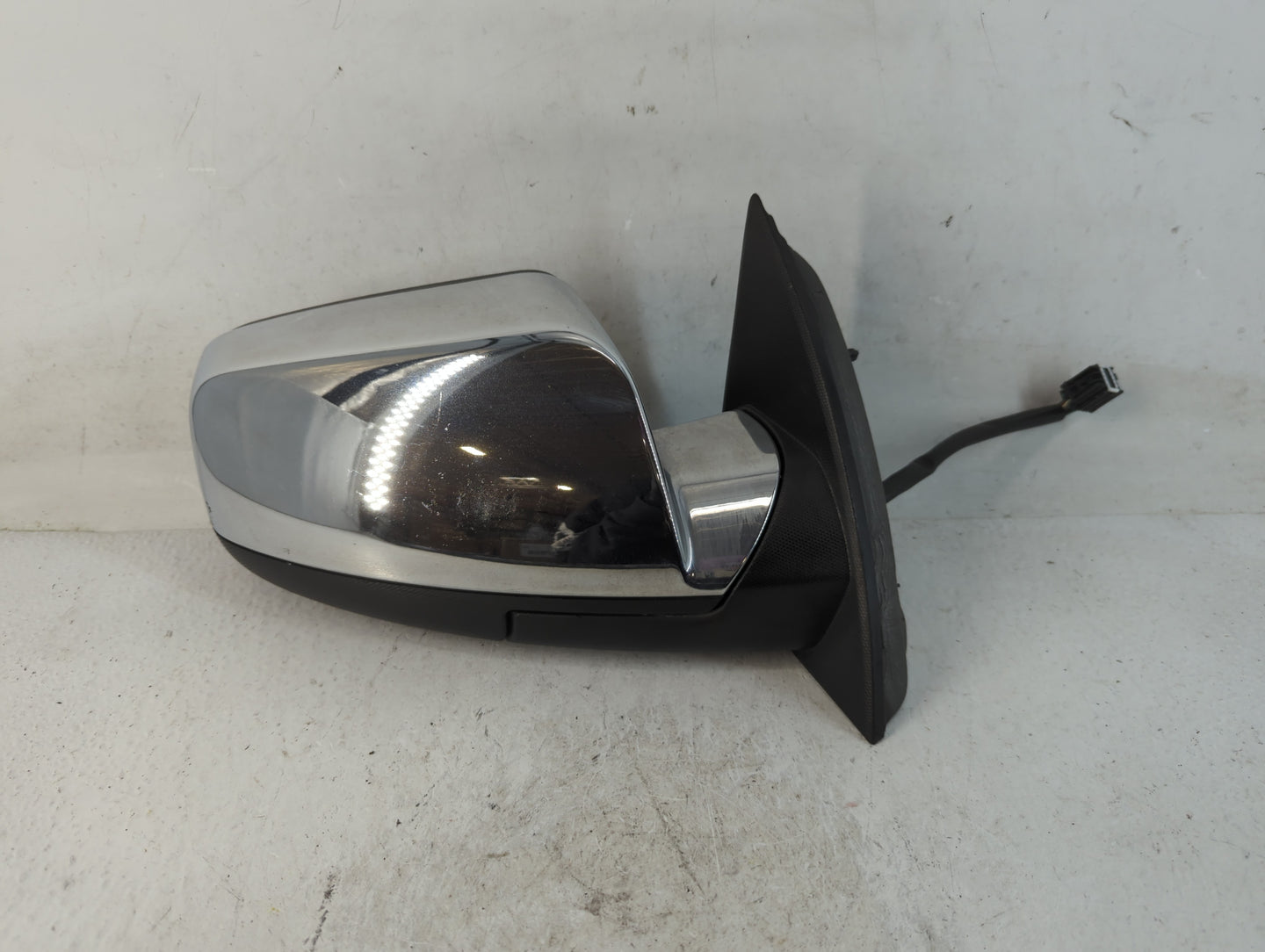 2010-2011 Chevrolet Equinox Driver Side View Mirror - Left Door Mirror OEM Used - Oemusedautoparts1.com