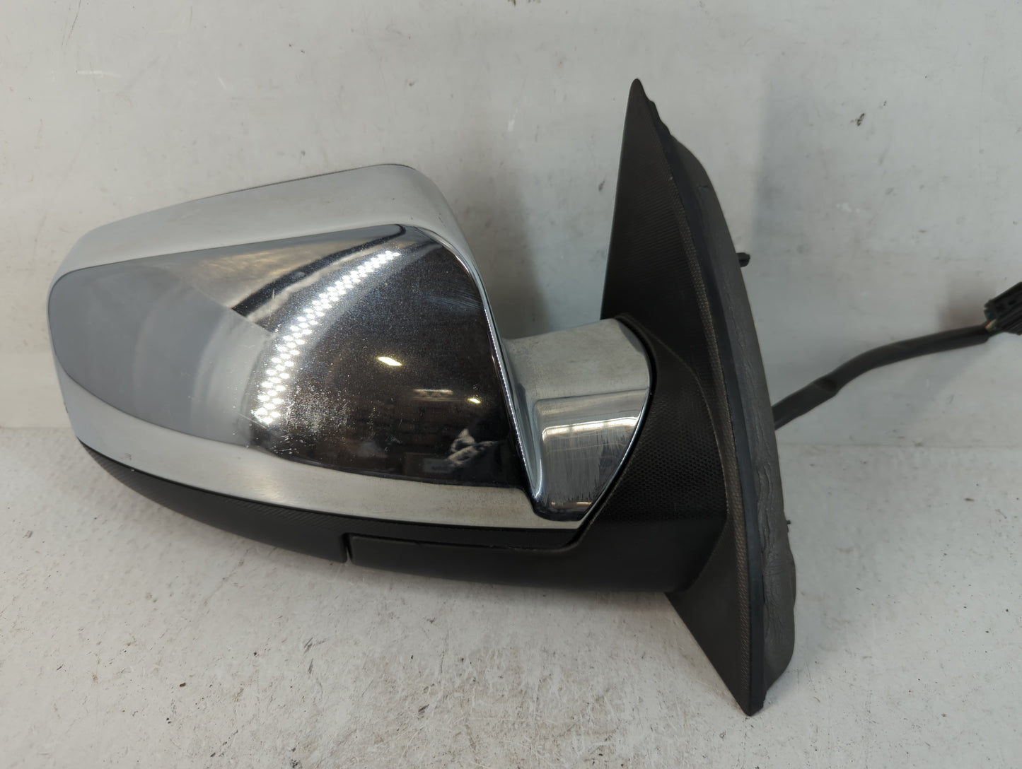 2010-2011 Chevrolet Equinox Driver Side View Mirror - Left Door Mirror OEM Used - Oemusedautoparts1.com