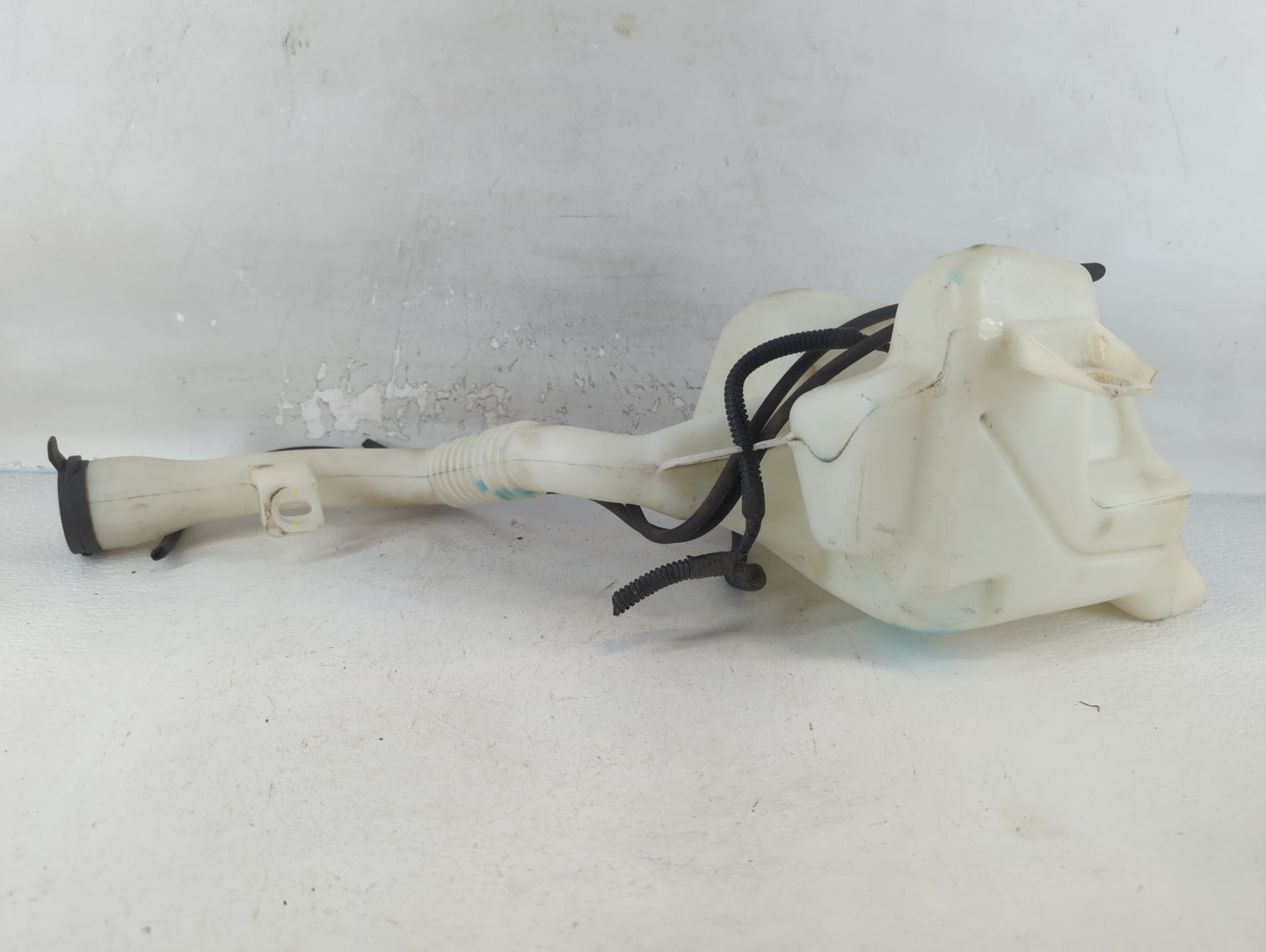 2010-2017 Chevrolet Equinox Windshield Washer Fluid Reservoir Bottle Oem - Oemusedautoparts1.com