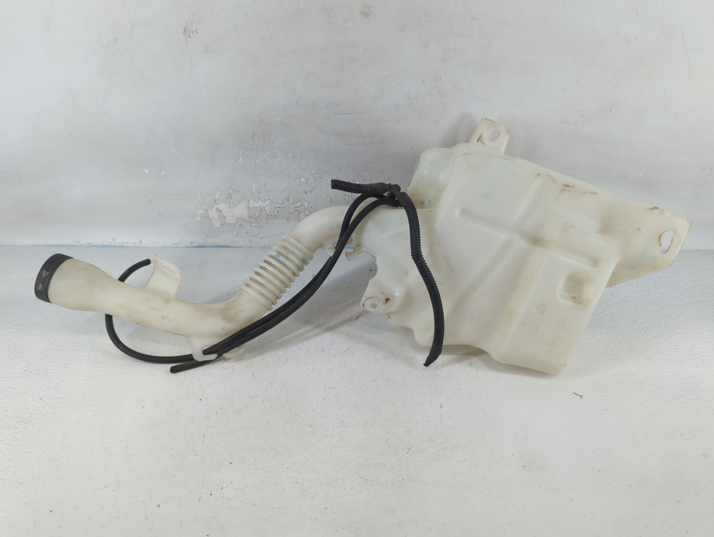 2010-2017 Chevrolet Equinox Windshield Washer Fluid Reservoir Bottle Oem - Oemusedautoparts1.com