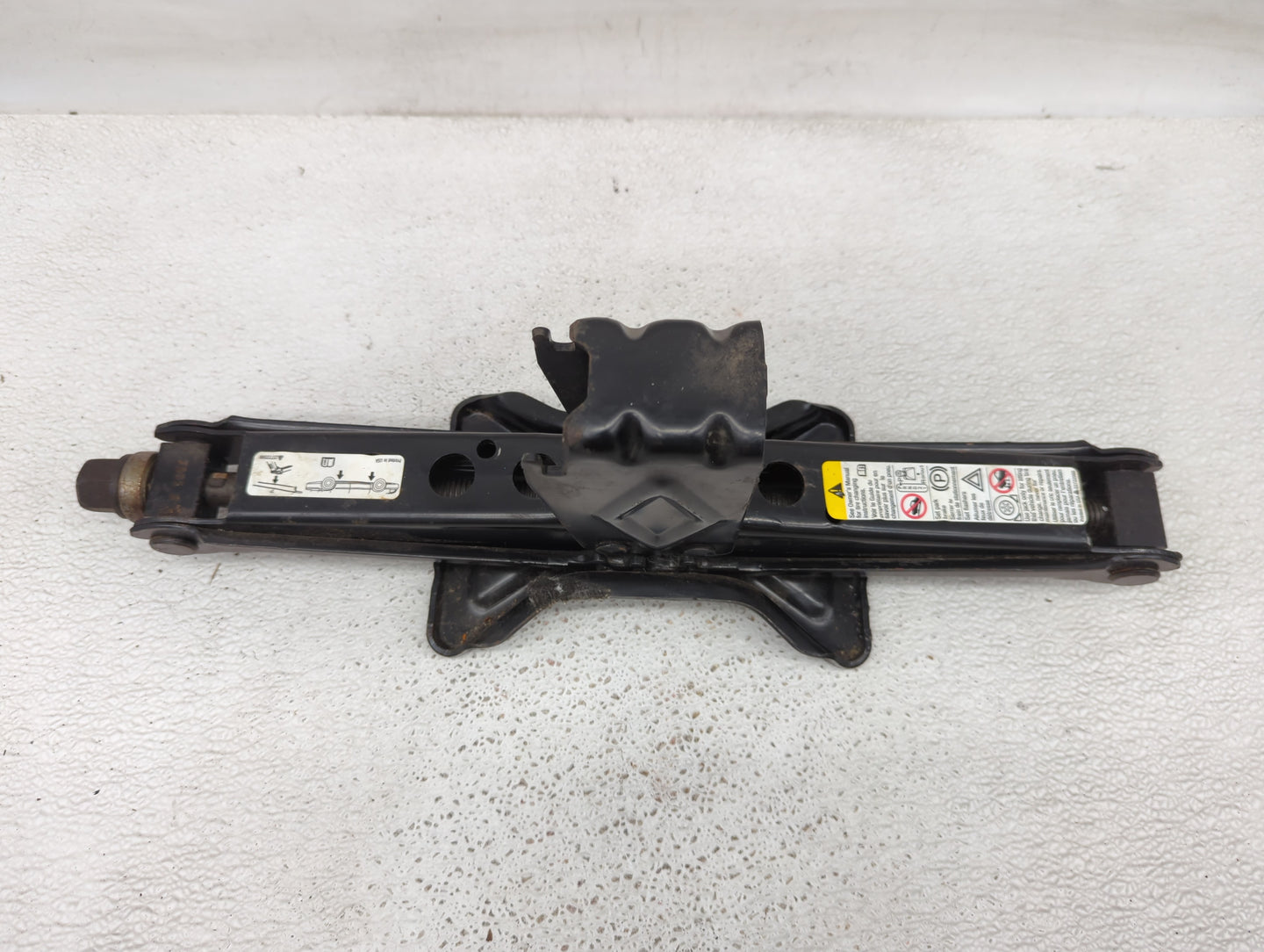 2010 Chevrolet Equinox Spare Scissor Car Jack Black 826310 - Oemusedautoparts1.com