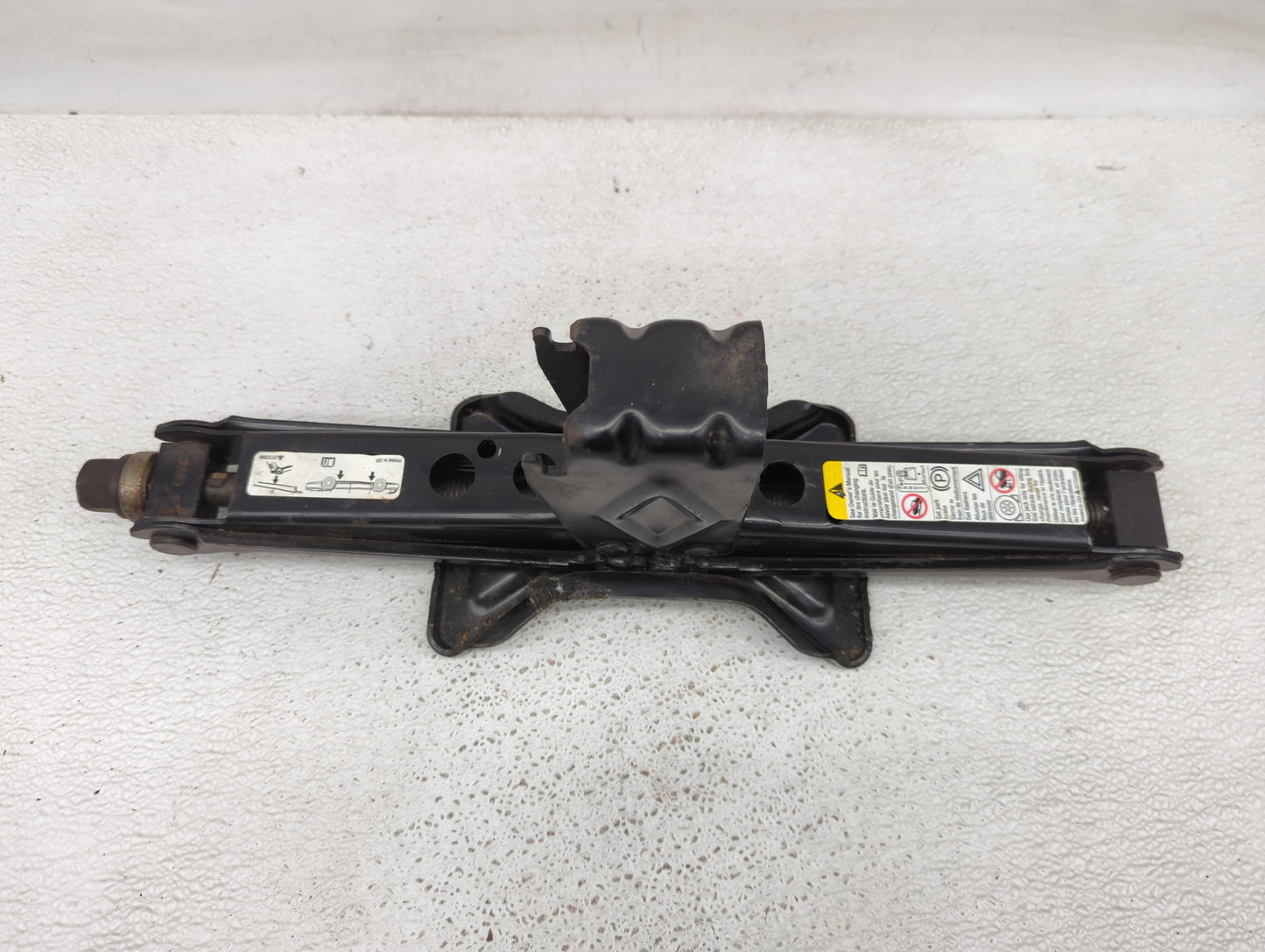 2010 Chevrolet Equinox Spare Scissor Car Jack Black 826310 - Oemusedautoparts1.com