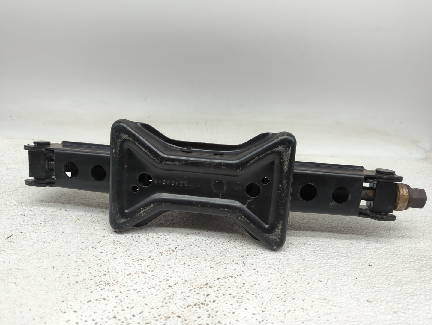 2010 Chevrolet Equinox Spare Scissor Car Jack Black 826310 - Oemusedautoparts1.com