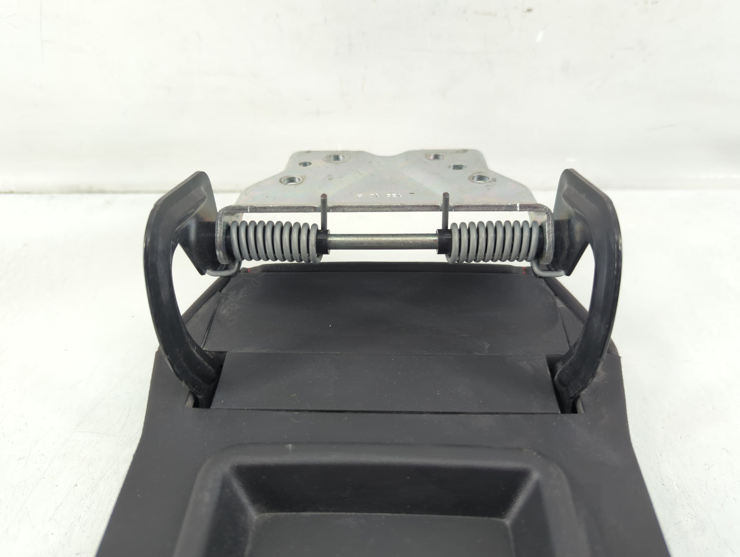 2010 Chevrolet Equinox Center Console Armrest Cover Lid P/N:125 10 2 Fits OEM Used Auto Parts - Oemusedautoparts1.com