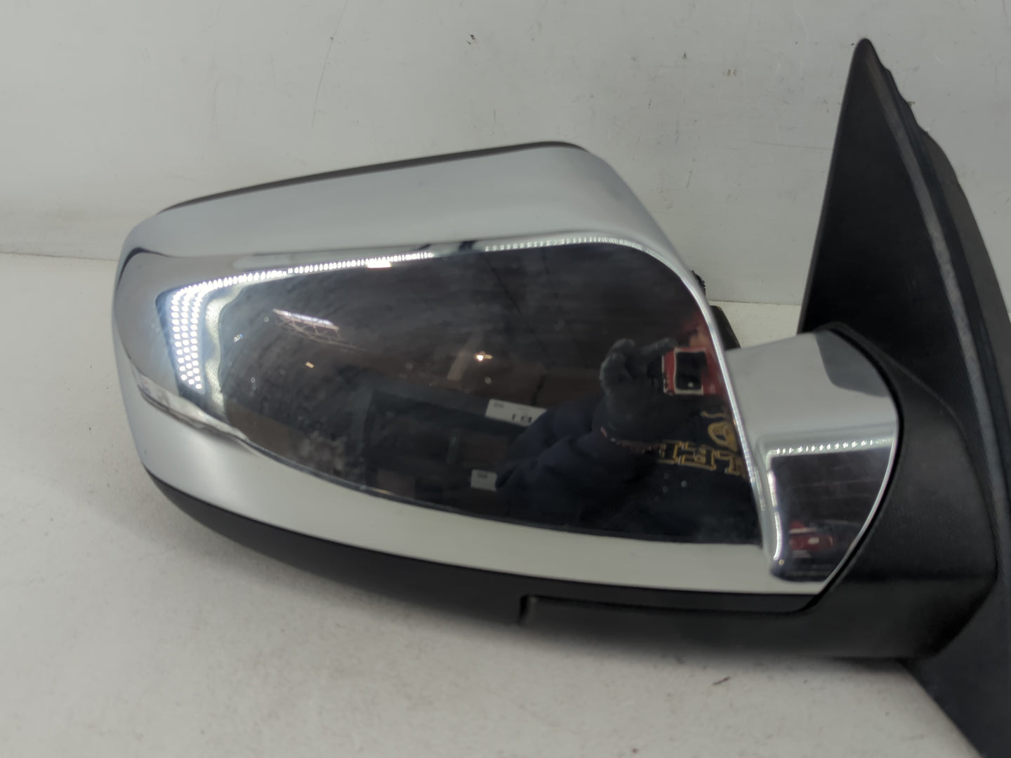 2010-2011 Chevrolet Equinox Passenger Side View Mirror - Right Door Mirror OEM Used - Oemusedautoparts1.com