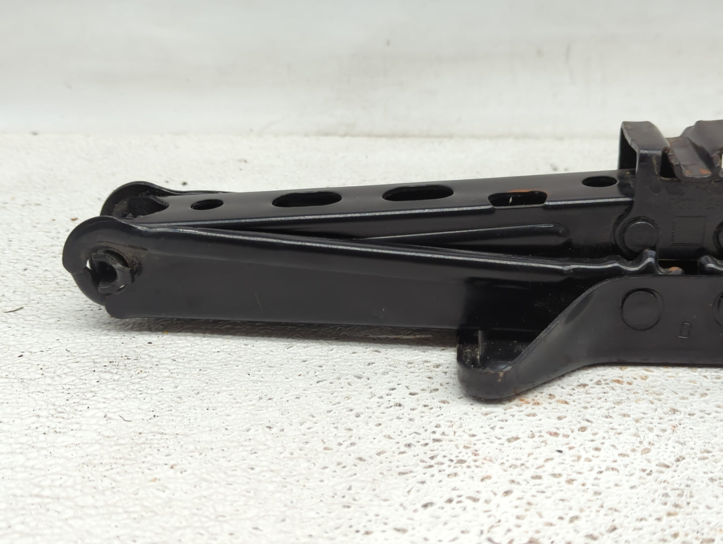 2010 Chevrolet Equinox Spare Scissor Car Jack Black 845964 - Oemusedautoparts1.com