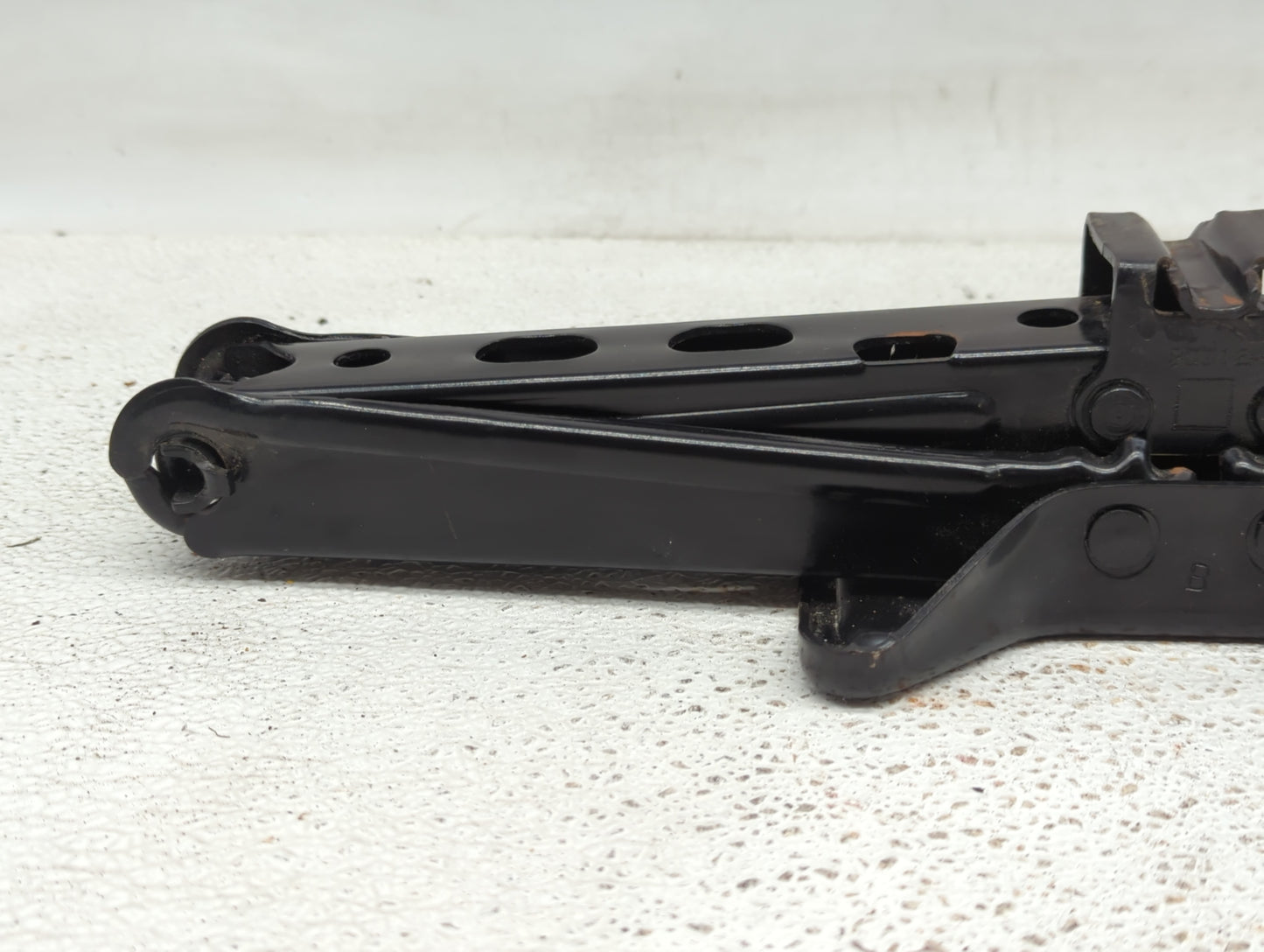 2010 Chevrolet Equinox Spare Scissor Car Jack Black 845964 - Oemusedautoparts1.com