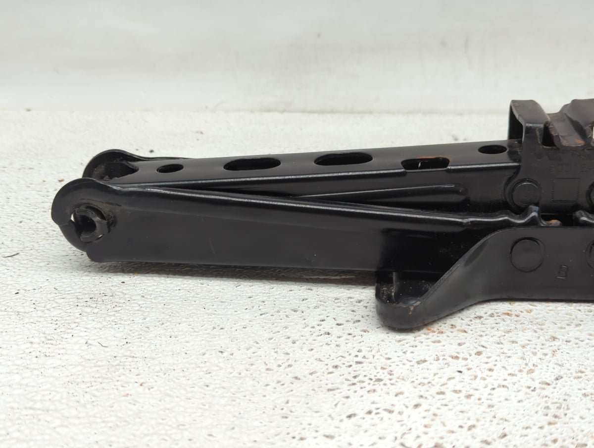 2010 Chevrolet Equinox Spare Scissor Car Jack Black 845964 - Oemusedautoparts1.com