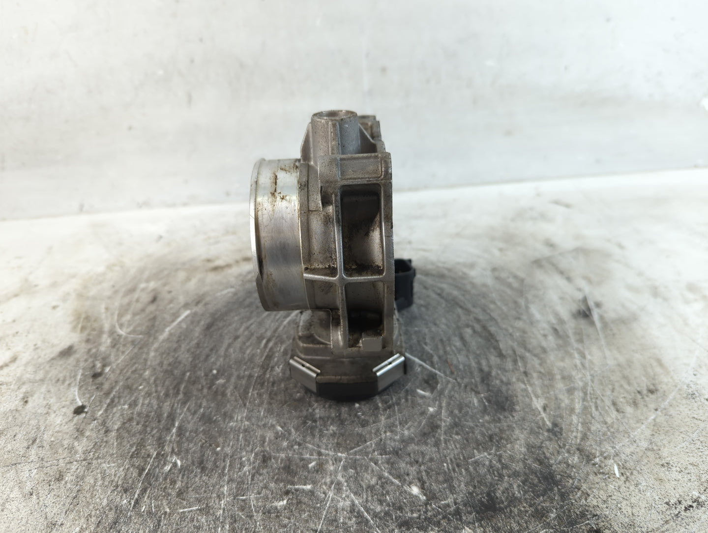 2010-2011 Chevrolet Equinox Throttle Body P/N:3359AA994AA6661C Fits Fits 2007 2008 2009 2010 2011 2012 OEM Used Auto Parts -