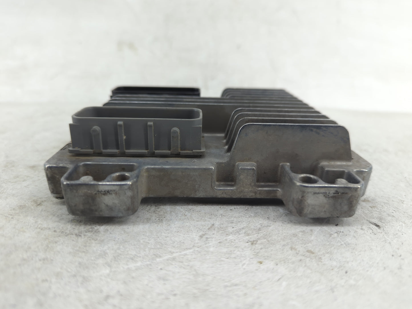 2010-2015 Chevrolet Express 2500 PCM Engine Control Computer ECU ECM PCU OEM P/N:12635858 Fits OEM Used Auto Parts - Oemused