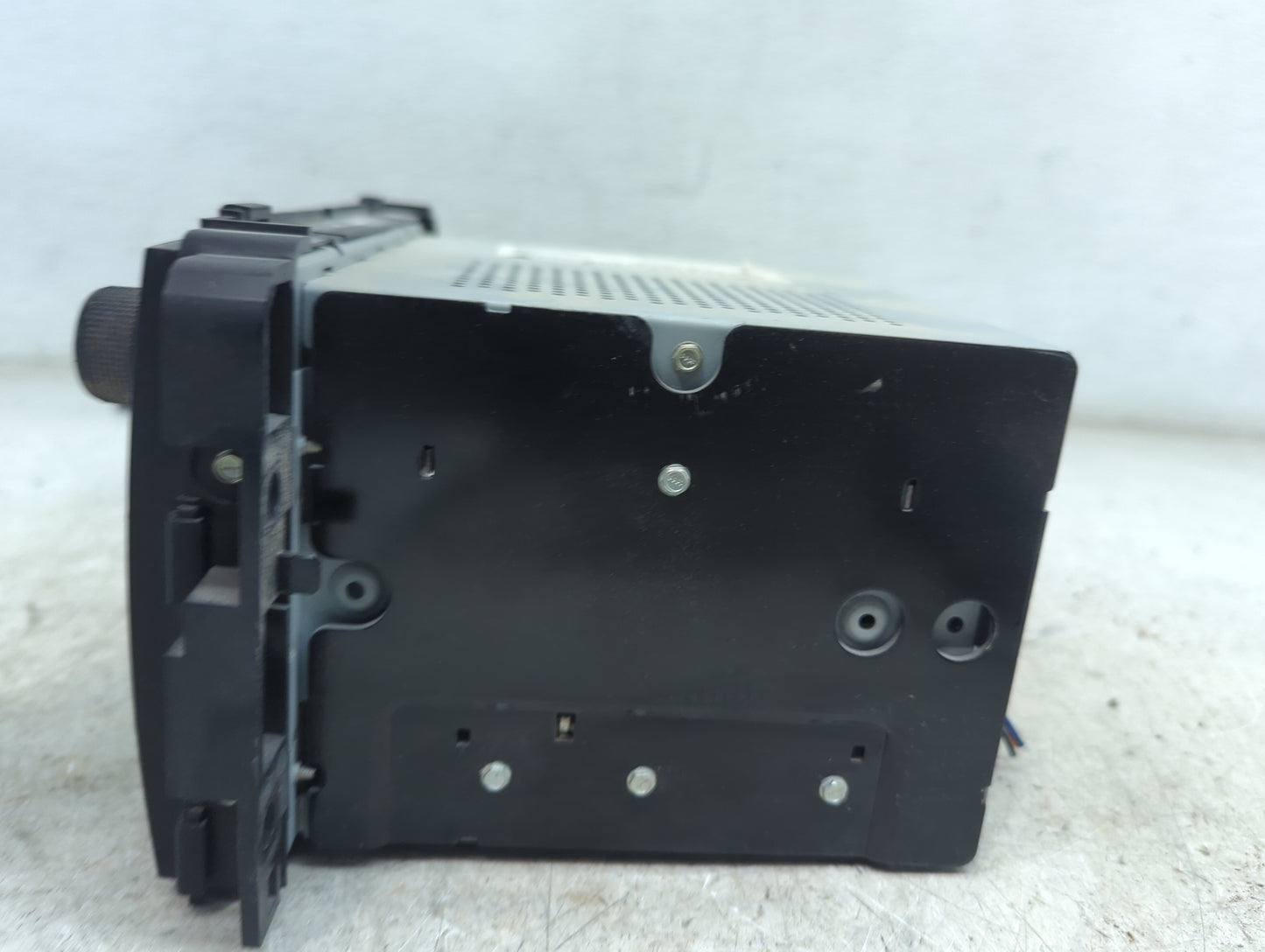 2010 Chevrolet Express 2500 Radio AM FM Cd Player Receiver Replacement P/N:25840204 Fits OEM Used Auto Parts - Oemusedautopa