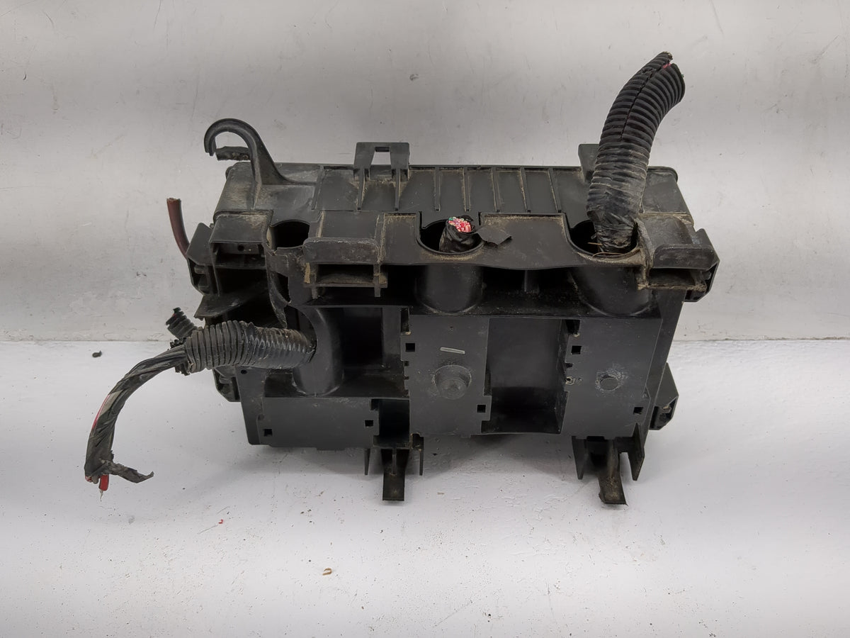 2010 Chevrolet Express 2500 Fusebox Fuse Box Panel Relay Module P/N:20902952 3B096010B Fits OEM Used Auto Parts - Oemusedaut