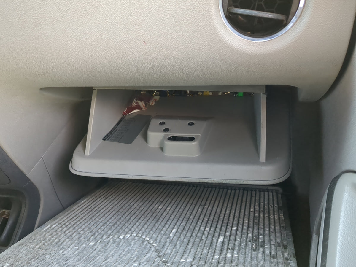 2010 Chevrolet Hhr Passenger Glove Box Door Storage Compartment - Oemusedautoparts1.com