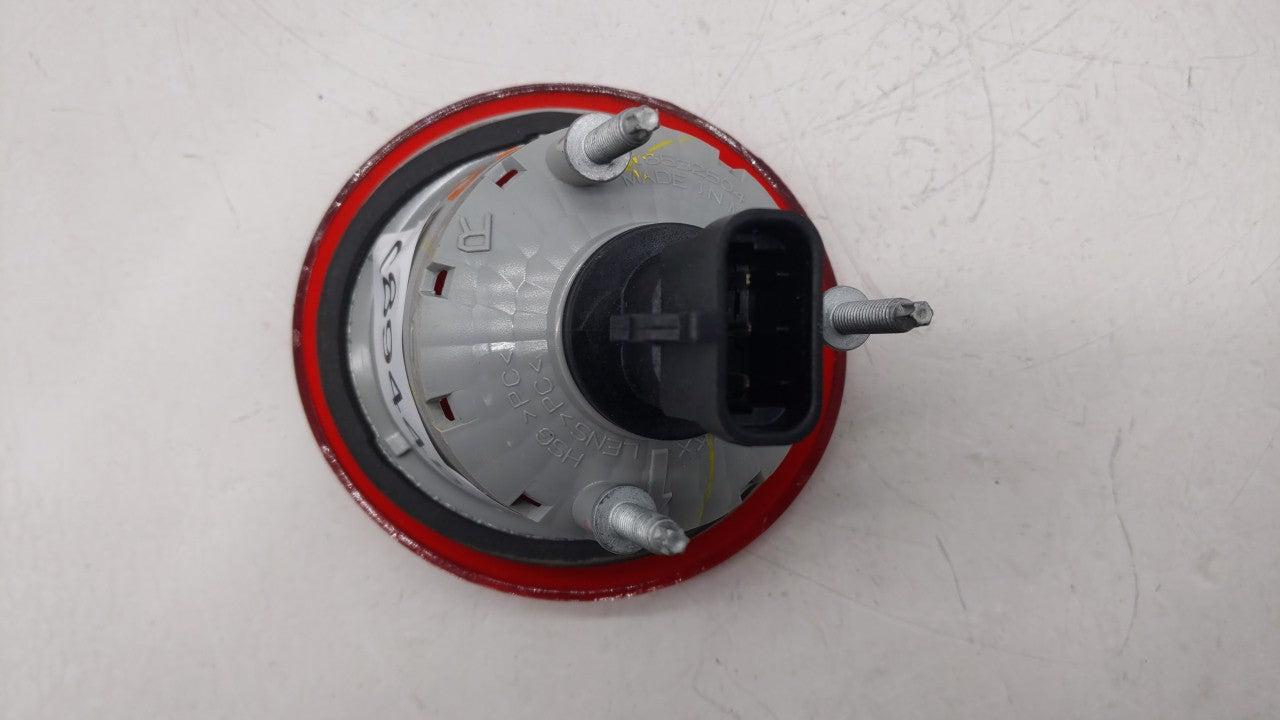 2006-2011 Chevrolet Hhr Tail Light Assembly Passenger Right OEM P/N:15821824 16532504 Fits Fits 2006 2007 2008 2009 2010 201