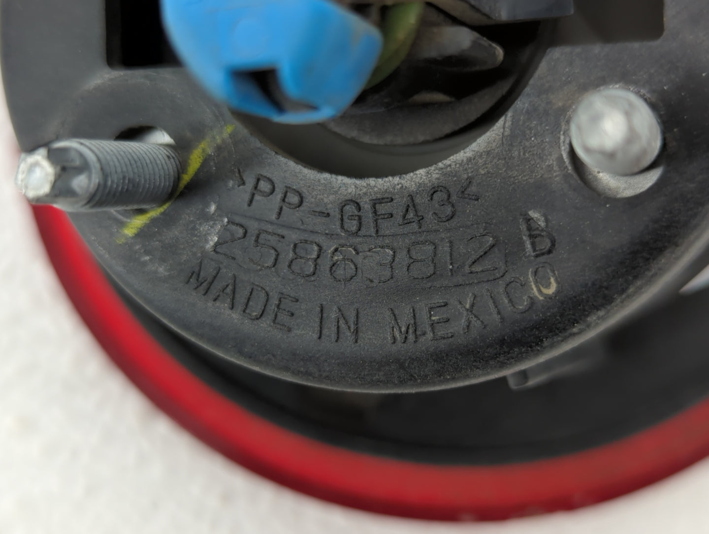 2006-2011 Chevrolet Hhr Tail Light Assembly Passenger Right OEM P/N:25863812 20781783 Fits Fits 2006 2007 2008 2009 2010 201