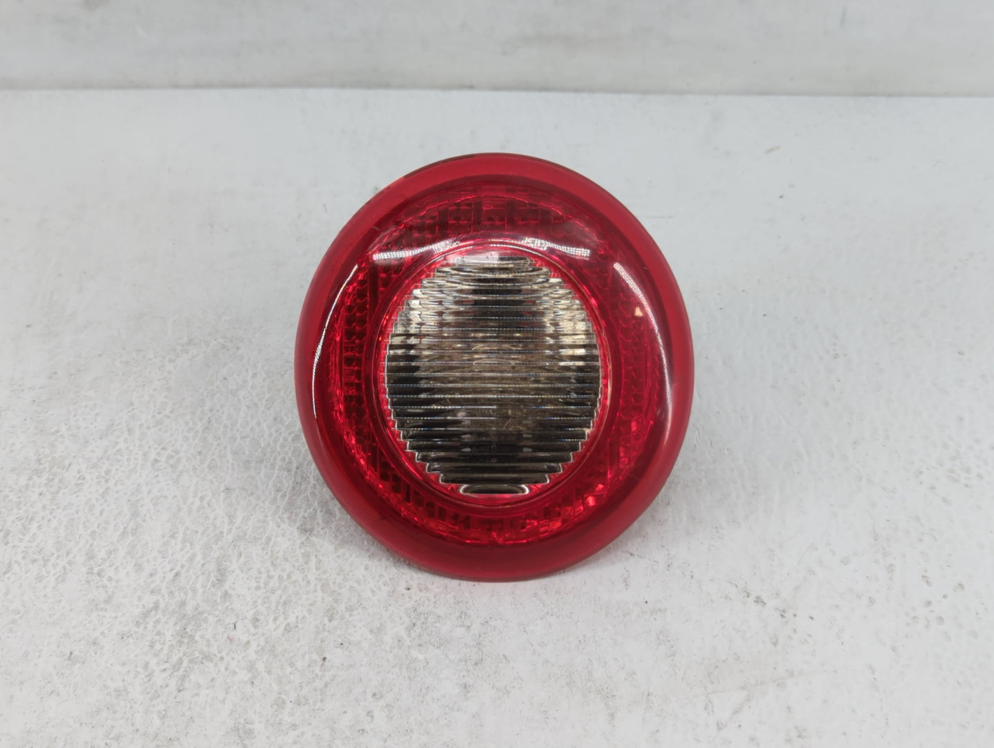 2006-2011 Chevrolet Hhr Tail Light Assembly Driver Left OEM P/N:2586381 Fits Fits 2006 2007 2008 2009 2010 2011 OEM Used Aut